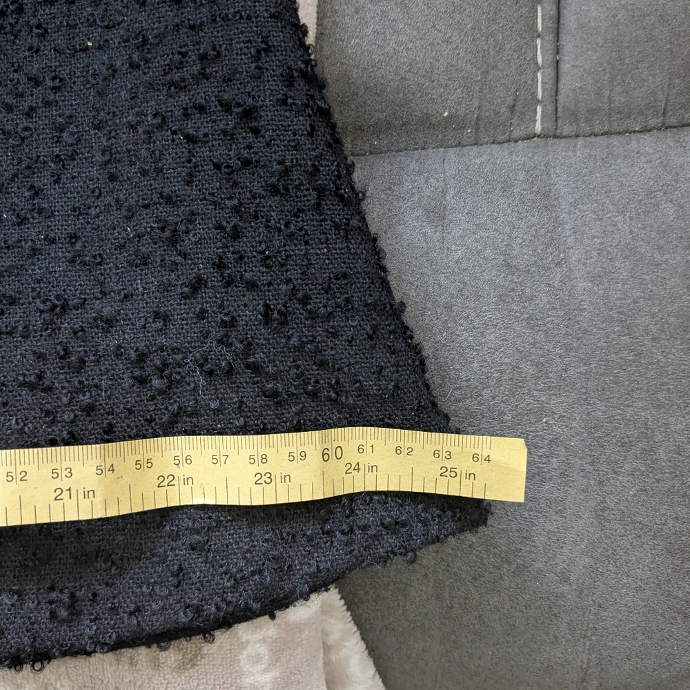 Elegant Black Textured Skirt - Picture 6 of 11